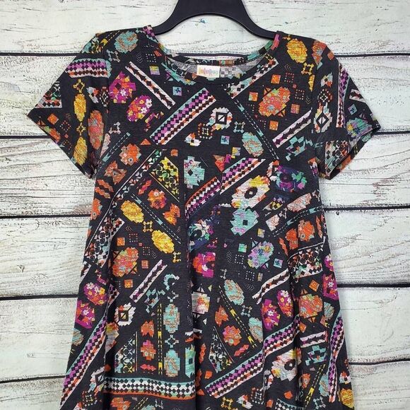 LuLaRoe Carly Dress XXS Black Bright Tribal Print Hi-Low Hem Short Sleeve Simply - Picture 3 of 8